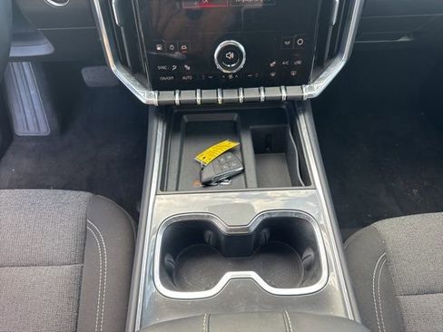 Used 2025 GMC Acadia Elevation image 13