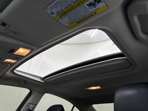 Used 2017 Subaru Legacy 3.6R Limited image 22