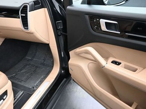 Used 2020 Porsche Cayenne AWD/4WD image 27