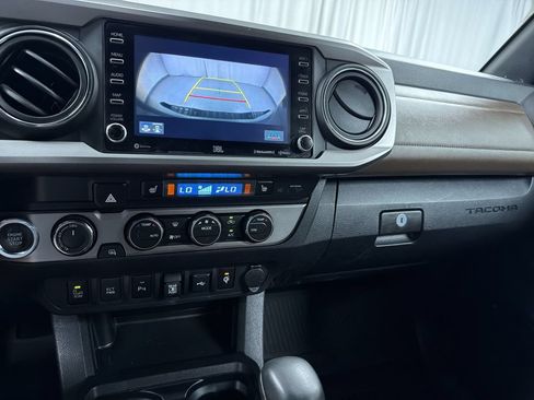 Certified 2022 Toyota Tacoma Limited AWD/4WD image 21