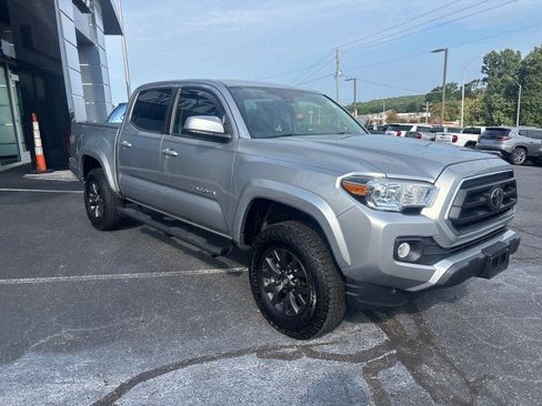 Used 2020 Toyota Tacoma SR5 AWD/4WD image 4