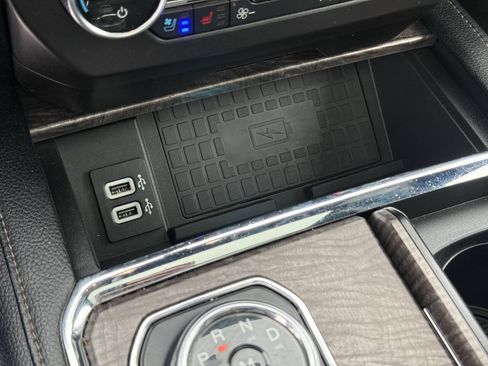 Used 2019 Ford Expedition Limited w/ Equipment Group 302A AWD/4WD image 26