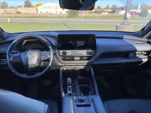 Used 2024 Toyota Grand Highlander AWD Hybrid image 11