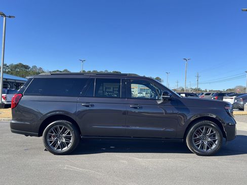 Used 2025 Ford Expedition Max Platinum w/ Stealth Performance Package image 32