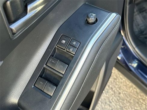 Used 2023 Toyota Highlander LE image 22