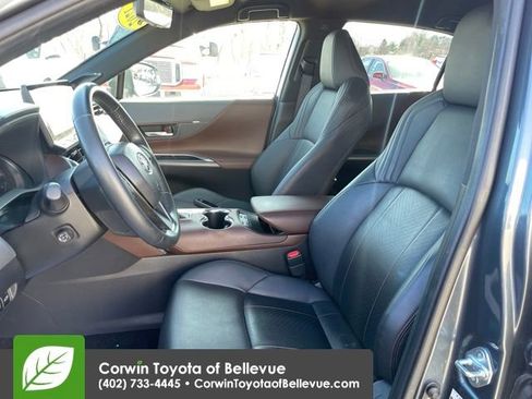 Used 2021 Toyota Venza Limited image 17