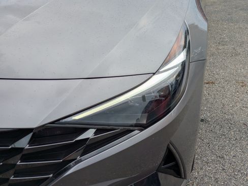 Used 2023 Hyundai Elantra Limited FWD image 10