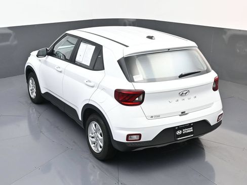 Certified 2026 Hyundai Venue SE FWD image 18