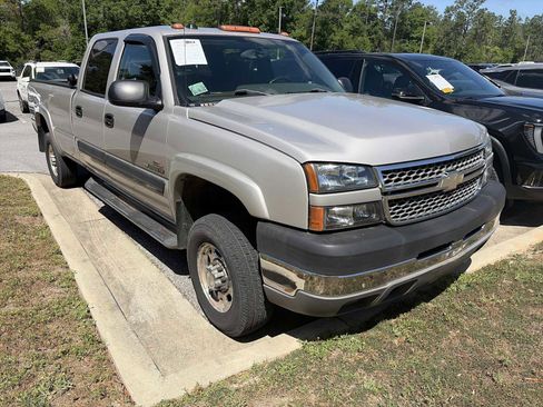 Used 2005 Chevrolet Silverado 2500 LS w/ Heavy-Duty Power Package image 2