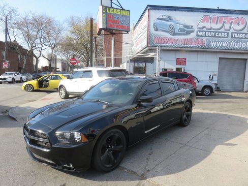 Used 2014 Dodge Charger SXT Plus image 2