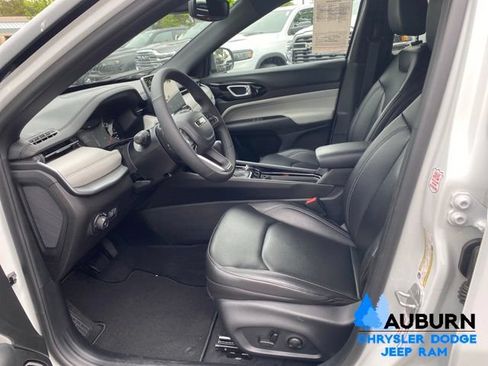 Used 2026 Jeep Compass Limited AWD/4WD image 31