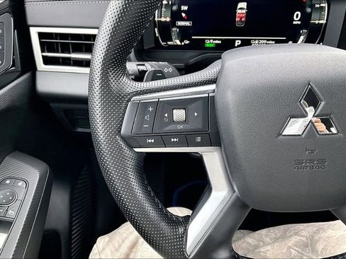 Used 2024 Mitsubishi Outlander SEL Black Edition image 11