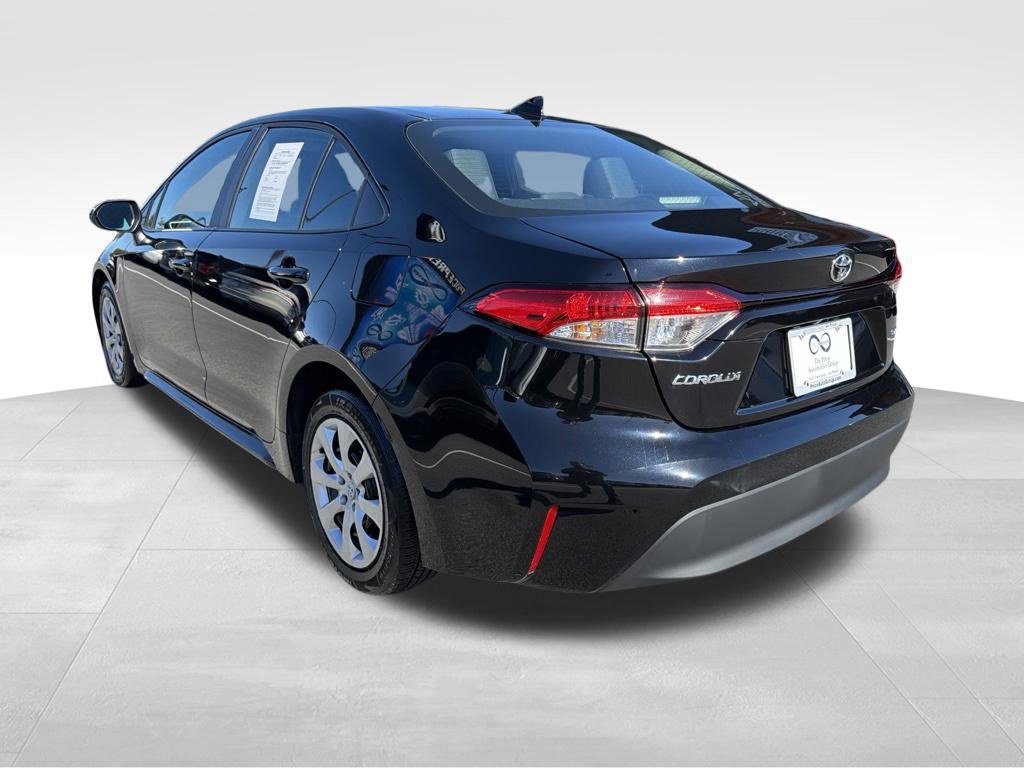 Used 2025 Toyota Corolla LE FWD image 5