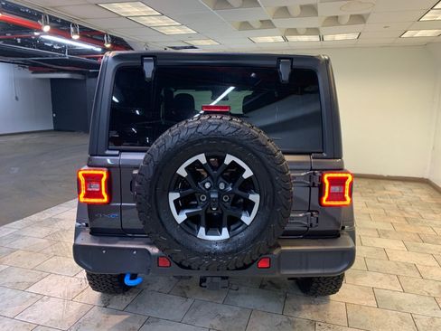 Used 2024 Jeep Wrangler Unlimited Rubicon 4xe w/ Convenience Group AWD/4WD image 5