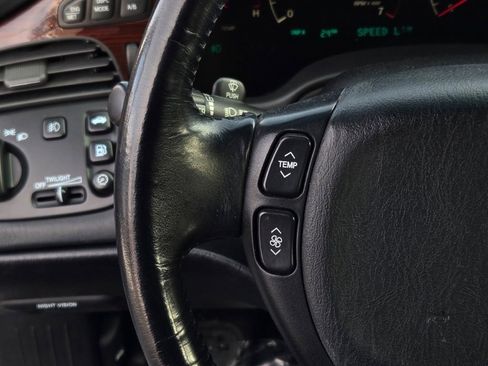 Used 2000 Cadillac De Ville DTS w/ Safety/Security Pkg image 29