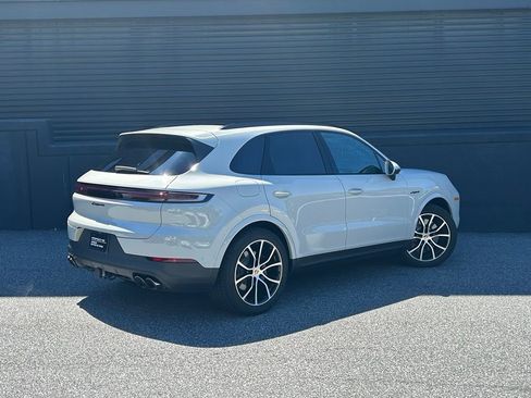 Certified 2026 Porsche Cayenne E-Hybrid AWD/4WD image 10