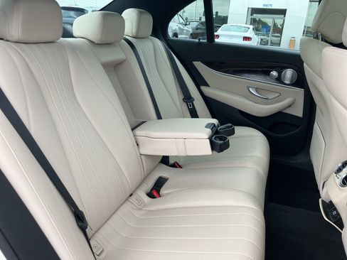 Used 2019 Mercedes-Benz E 300 4MATIC image 37