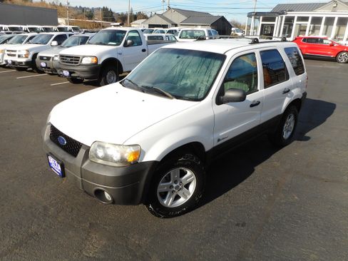 Used 2005 Ford Escape 4WD Hybrid image 4