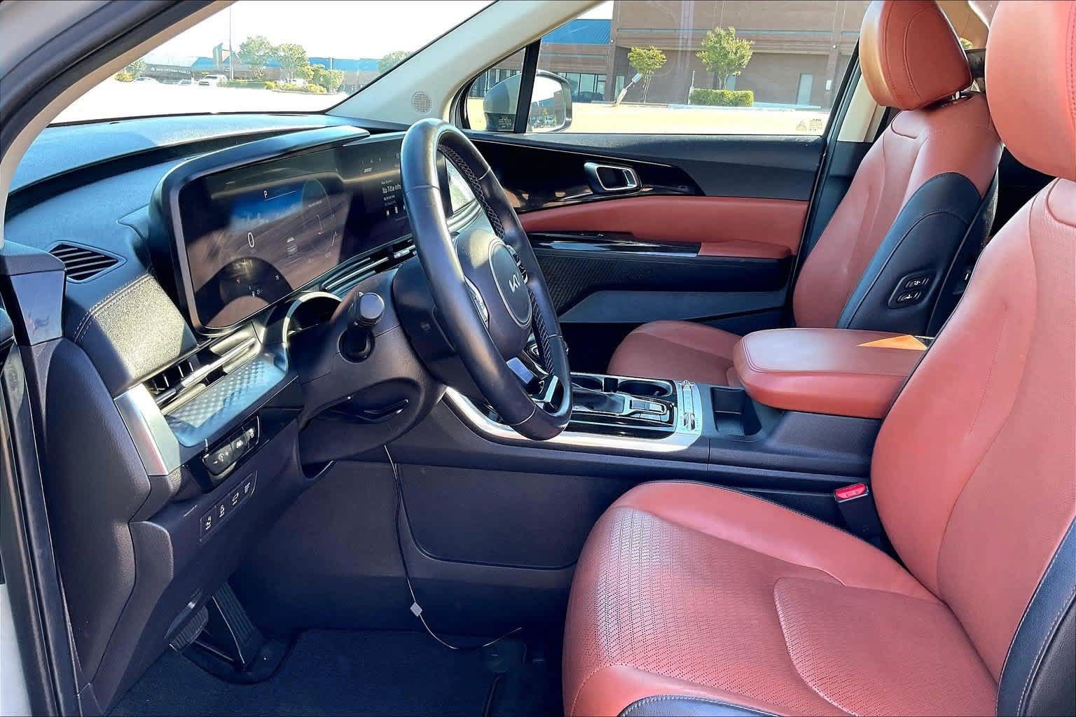 Used 2022 Kia Carnival SX Prestige FWD image 2