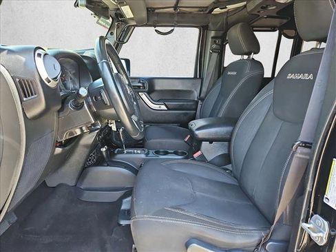 Used 2017 Jeep Wrangler Unlimited Sahara AWD/4WD image 11