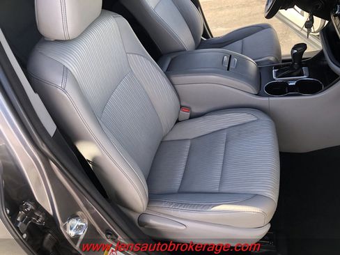 Used 2017 Toyota Highlander Plus image 24