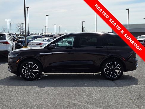 Used 2025 Lincoln Nautilus Reserve image 3