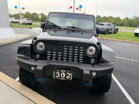 Used 2017 Jeep Wrangler Unlimited Sahara AWD/4WD image 2