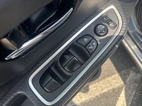 Used 2024 Nissan Versa SR FWD image 13