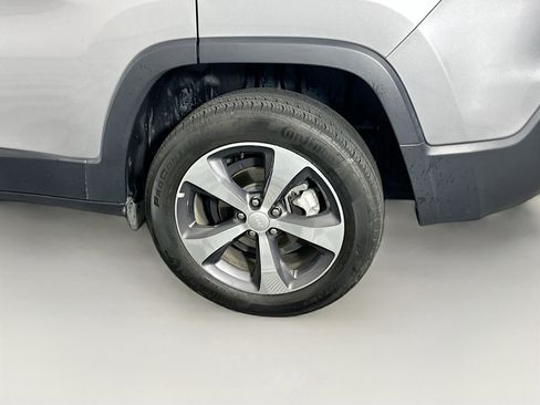 Used 2019 Jeep Cherokee Limited FWD image 11
