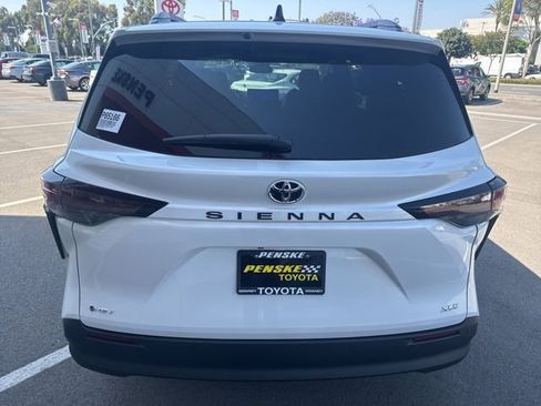 Certified 2026 Toyota Sienna XLE FWD image 9