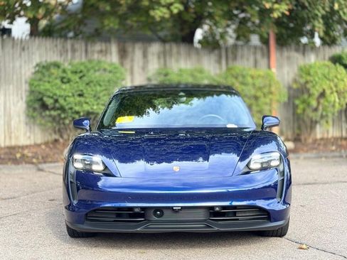 Used 2022 Porsche Taycan 4S image 9