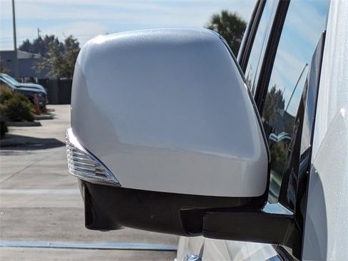 Used 2024 Nissan Armada SL w/ Captain's Chairs Package image 13
