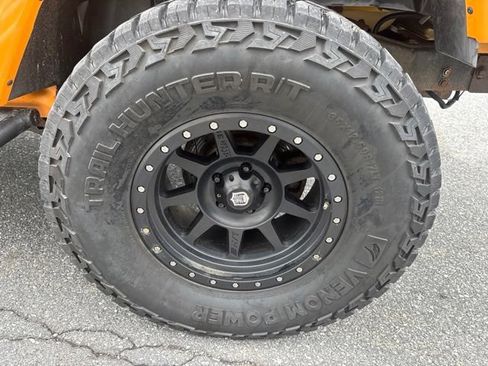 Used 2012 Jeep Wrangler Unlimited Sahara w/ Dual Top Group AWD/4WD image 14
