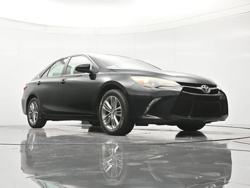 Used 2016 Toyota Camry SE FWD image 38