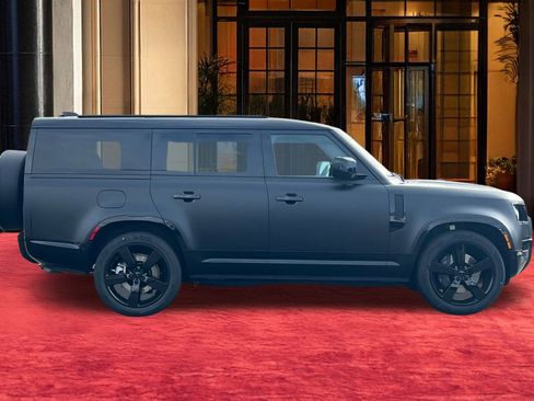 New 2026 Land Rover Defender 130 X-Dynamic SE image 9