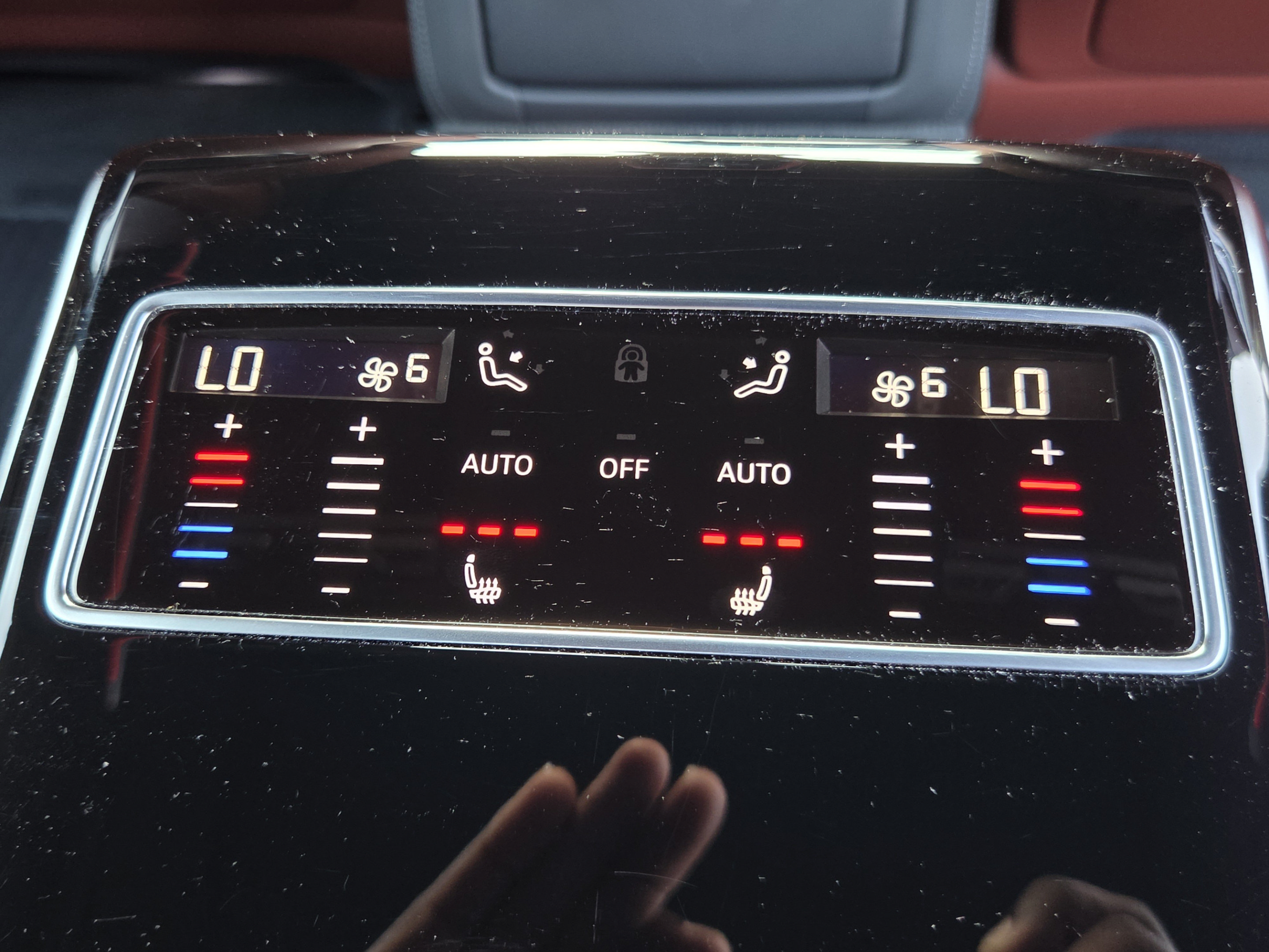 Used 2024 Audi S8 AWD/4WD image 18