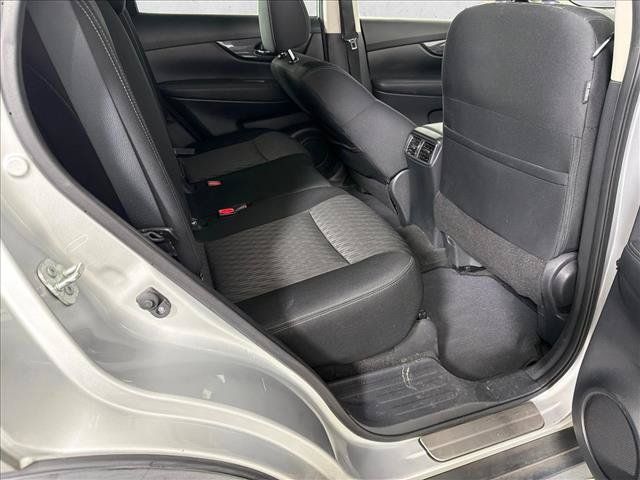 Used 2017 Nissan Rogue SV FWD image 15
