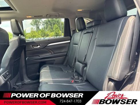 Used 2017 Toyota Highlander XLE w/ Carpet Mat Package AWD/4WD image 4