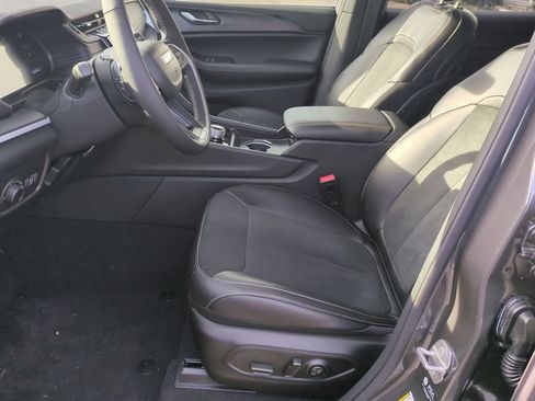 New 2025 Jeep Grand Cherokee L Altitude image 16