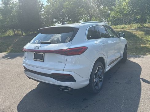 New 2025 Audi Q5 Premium image 3