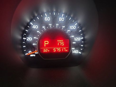 Used 2017 Kia Soul + image 10