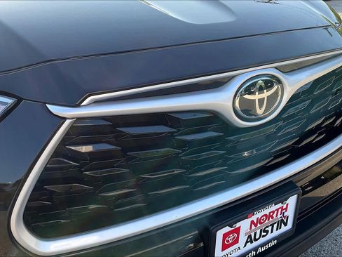 Used 2022 Toyota Highlander XLE image 43
