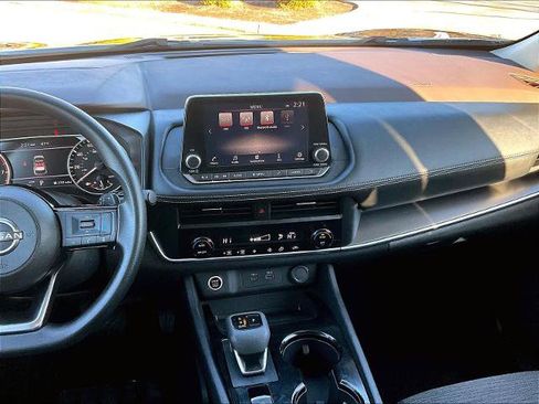 Certified 2023 Nissan Rogue SV image 18