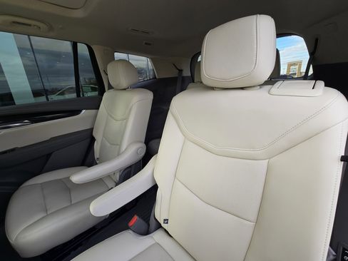 Used 2024 Cadillac XT6 Premium Luxury w/ Technology Package image 16