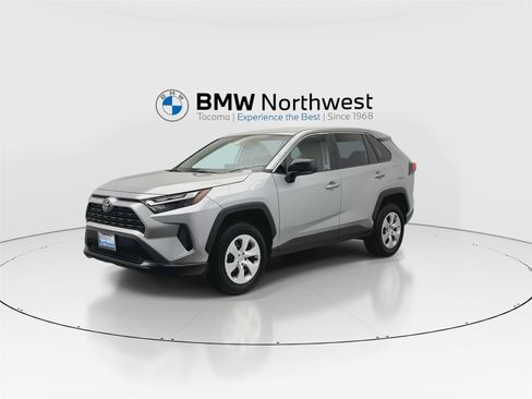 Used 2025 Toyota RAV4 LE AWD/4WD image 9
