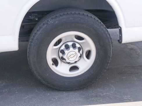 Used 2021 Chevrolet Express 2500 RWD image 6