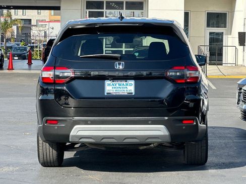 Certified 2025 Honda Pilot EX-L image 4
