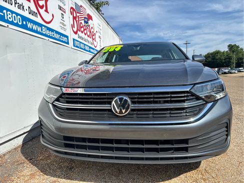 Used 2024 Volkswagen Jetta SE FWD image 5