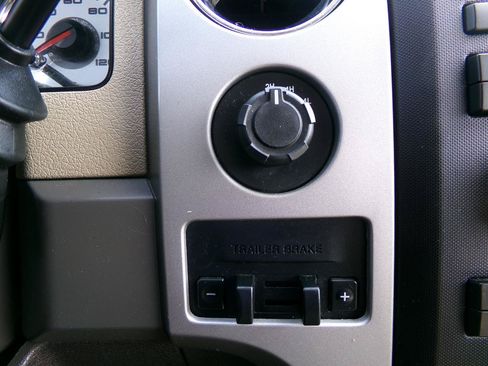 Used 2010 Ford F150 XLT AWD/4WD image 21