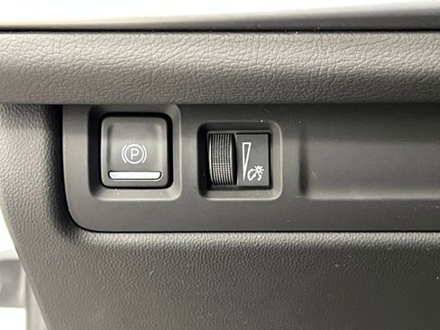 Used 2024 Cadillac XT4 Premium Luxury image 40